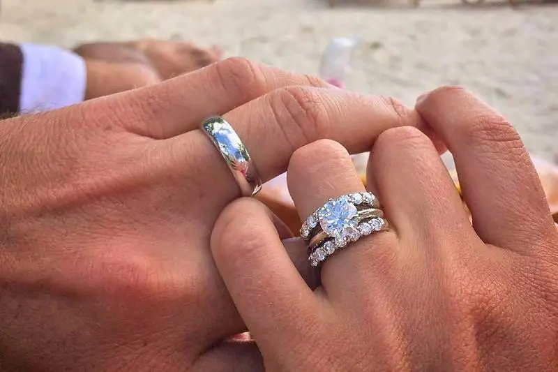 Những điều cần biết về nhẫn đính hôn và nhẫn cưới - Đánh dấu bước tiến mới trên những nấc thang tình yêu