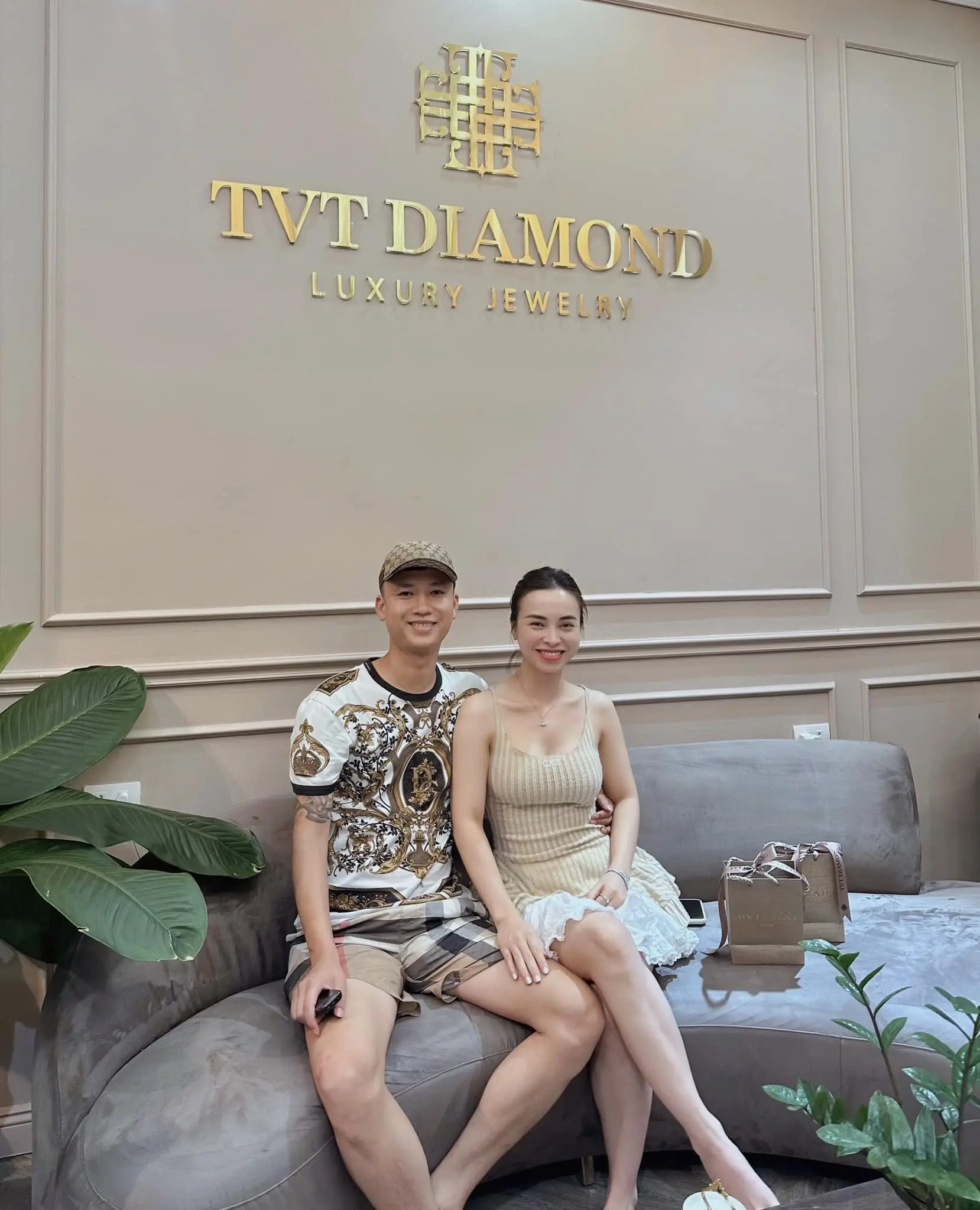 Nụ cười hài lòng của Khách hàng là điều mà TVT DIAMOND luôn muốn chạm tới 